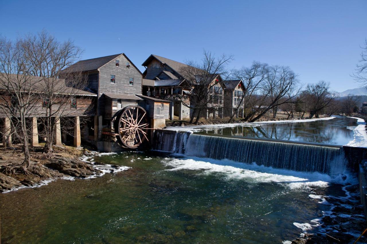 Bear Cove Falls Pigeon Forge Exterior photo