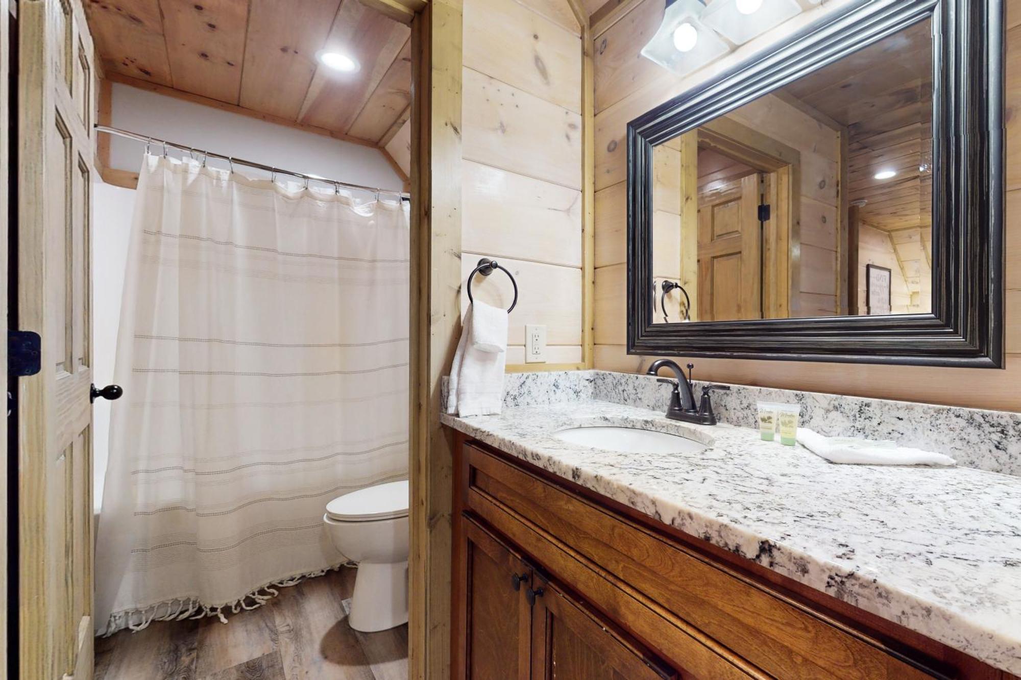 Bear Cove Falls Pigeon Forge Room photo